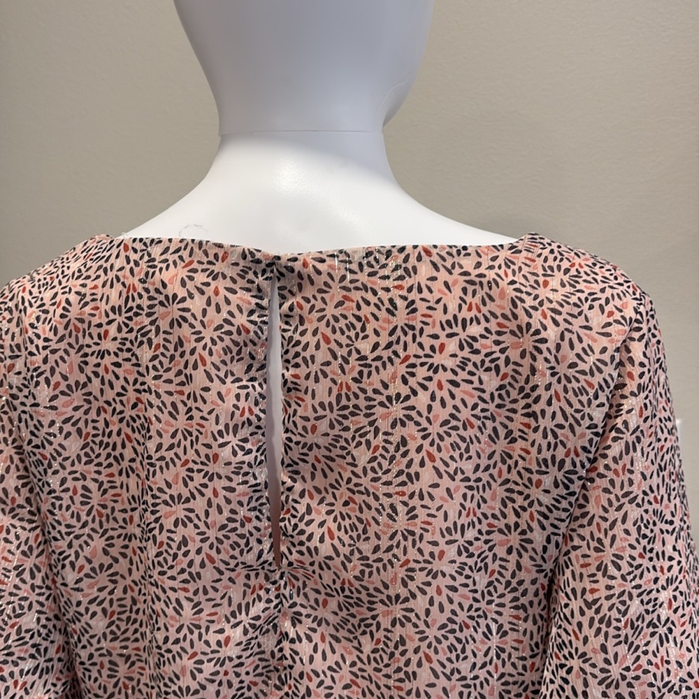 BCBGeneration Tiered Ruffle Bell Sleeve Blouse Size Small Sheer Floral Metallic - Picture 6 of 12